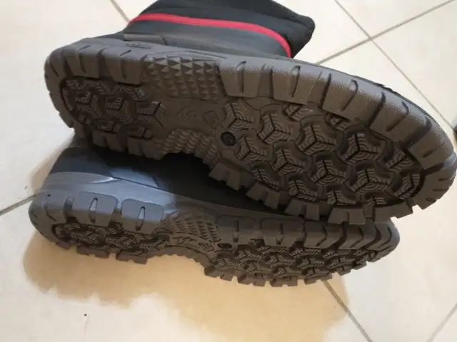 New boots, size 9/9.5 with waterproof clog.62866661241091122