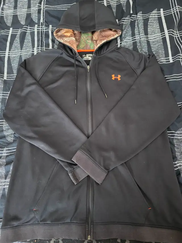 Under Armour Mens Coldgear Hoodie.