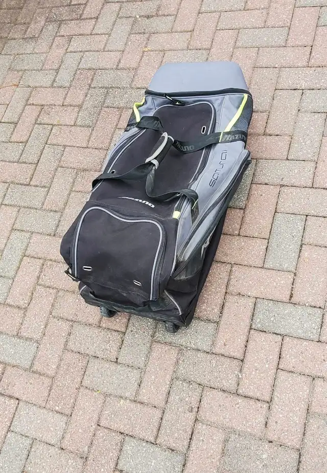 MIZUNO Baseball Equipment Bag  Wheeled in Baseball & Softball in Barrie - Image 5