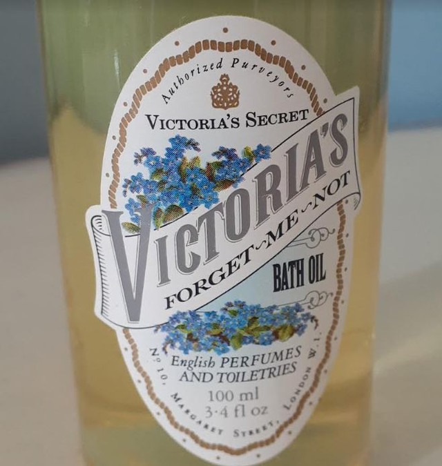 Victoria's Secret Forget-Me-Not Bath Oil - 100ml - RARE in Arts & Collectibles in Markham / York Region - Image 3