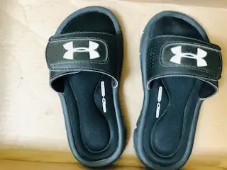 Under Armour Ignite Pro Slides. Adjustable Velcro strap. Comfortable Insole: 4D FOAM. Size 11K. EUC....