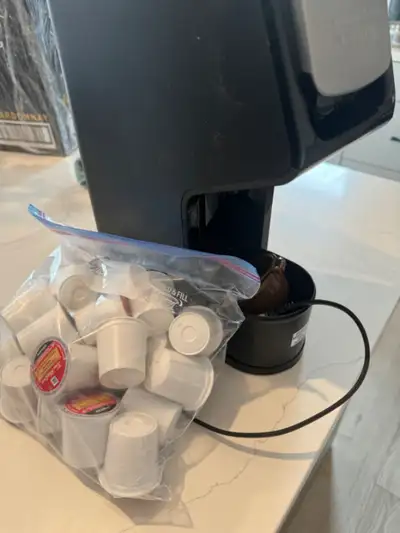 I am selling my Hamilton Beach Keurig Coffee Machine. Bought an expresso machine. Comes with over 20...