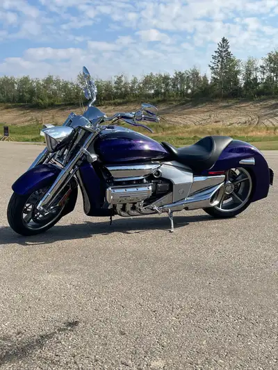 This is a 2004 Honda rune only 999 Ever made in the illusion blue the rarest colour for the rune thi...