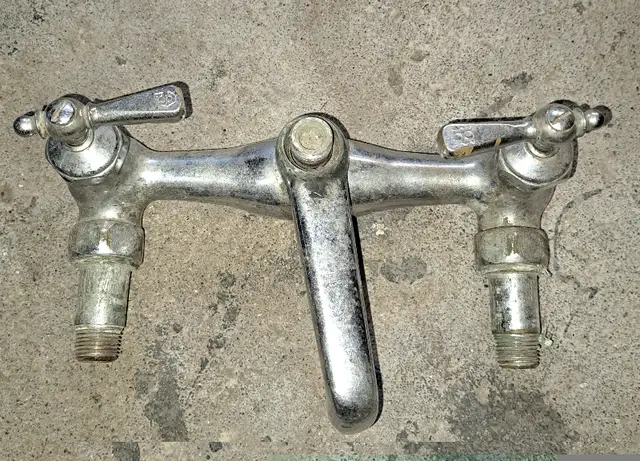 Vintage Faucet +parts in Plumbing, Sinks, Toilets & Showers in City of Montréal - Image 3