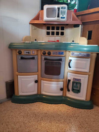 Little tikes kitchen with LOTS of accessories 