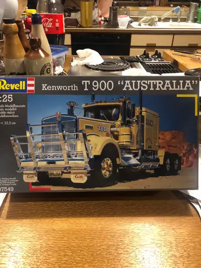 Rare Revell kit from 1993- cello has been removed however Kit is in mint shape— parts all in origina...