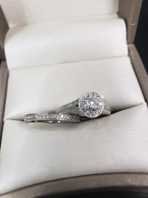 Engagement Ring Set in Jewellery & Watches in Cole Harbour