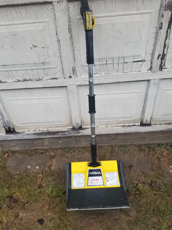 Noma Electric Sno Shovel in Snowblowers in Oakville / Halton Region - Image 2