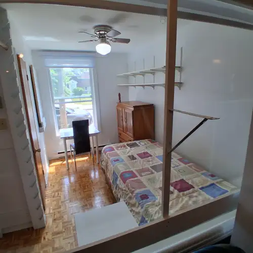 Chambre étudiant, Room Student $700 Métro Jolicoeur 700$ partagé avec 2 personnes, pas d’animaux, sh...