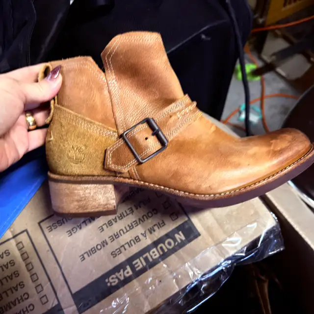 Really nice boots in Women's - Shoes in City of Toronto - Image 5