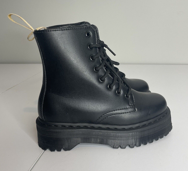 DR MARTEN JADON VEGAN PLATFORM Doc Martens 1460 ⎮ Mens 9 US in Men's Shoes in City of Toronto - Image 4