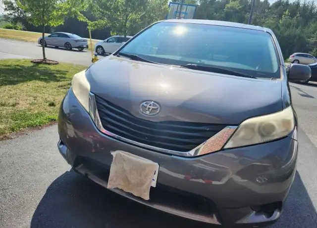 2011 Toyota sienna 