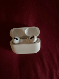 APPLE AIRPODS 1st GEN PRO WITH LIGHTNING CASE $100