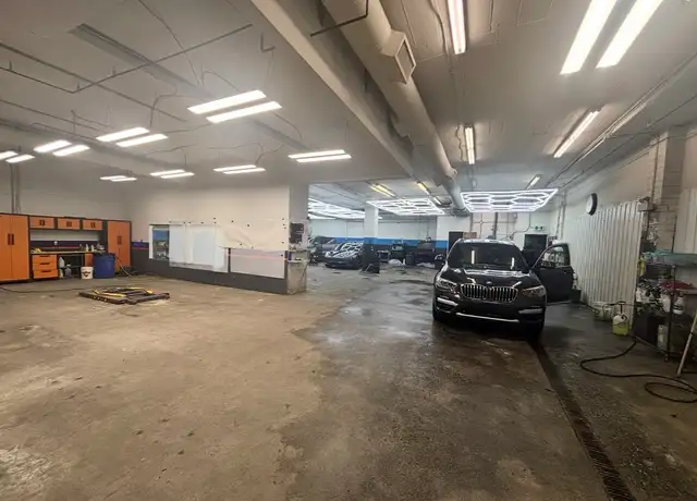 Downtown Commercial Automotive Lease Space in Commercial & Office Space for Rent in Vancouver - Image 3