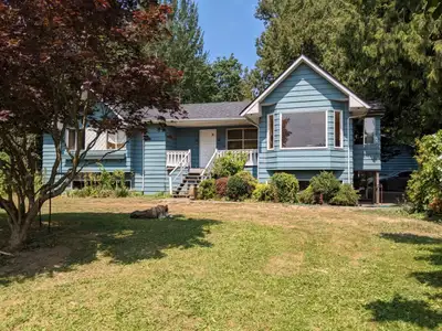 3 bedroom, 2 bathroom house for rent on acre