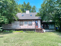 Sandy Lake Home in Two Hills County