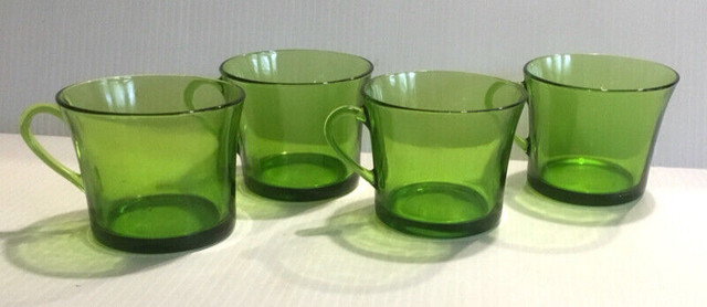 Duralex France Vintage Green Glass Coffee Tea Mugs 4 pc in Arts & Collectibles in St. Catharines