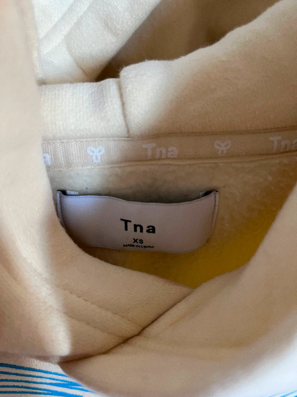 Very New Aritzia TNA Fleece Hoodies in Women's - Tops & Outerwear in Calgary - Image 3