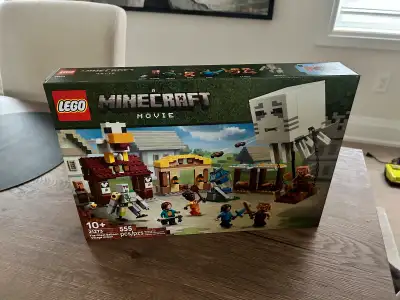 Brand new factory sealed Box in good condition- never opened Set The Ghast Balloon Village Attack Pr...