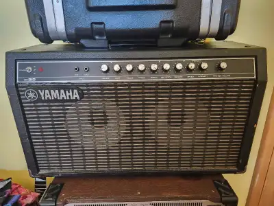 Older 80s yamaha 2x10 combo amp. Works okay, couple scratchy pots. It's a clean amp stereo rig with...