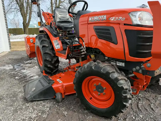 Tracteur KUBOTA B2320 2008   tondeuse   souffleuse in Other in Victoriaville - Image 3