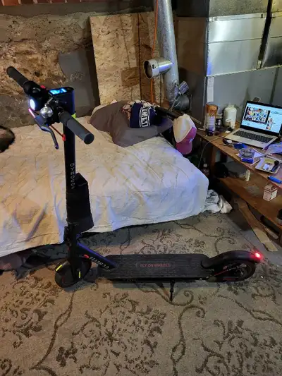 Get around town with ease on this pre-owned Gyrocopter Flash 3.0 electric scooter, which has been re...
