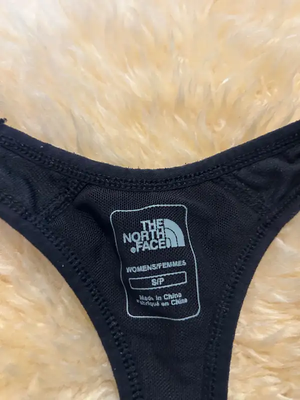 North Face- fitness bra in Women's - Tops & Outerwear in Barrie - Image 4