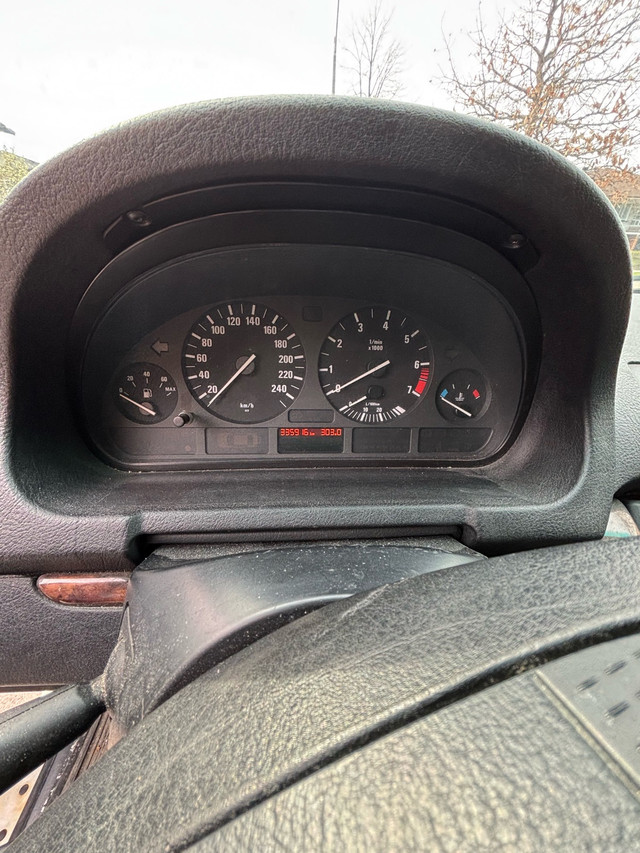 looking for reliable vehicle in Cars & Trucks in City of Toronto - Image 2