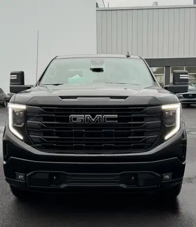 À voir absolument ! Femme propriétaire 83000 KM Puissant V8 5.3L Le robuste moteur V8 5.3L offre pui...
