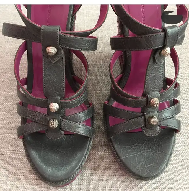 AUTHENTIC BALENCIAGA GROMMET WEDGE SANDALS-SIZE 9, fits size 8 in Women's - Shoes in Oakville / Halton Region - Image 7