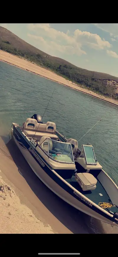 2003 all sport 166 40hp mercury 4 stroke, 2 fuel tanks, new axle and tires, motor was serviced begin...