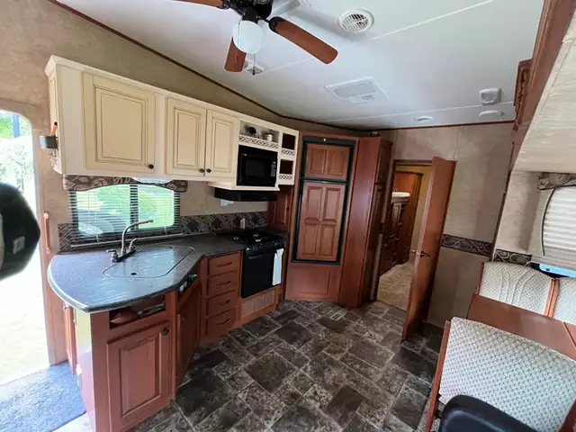 2012 Greystone by Heartland 5th wheel in RVs & Motorhomes in Tricities/Pitt/Maple - Image 5
