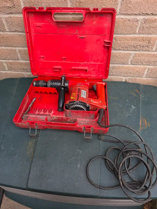 The Hilti TE 22 Corded SDS Plus Rotary Hammer Drill Plastic Case in Power Tools in Windsor Region - Image 2