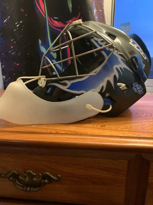  A goalie helmet for street hockey  in Hockey in North Bay - Image 3