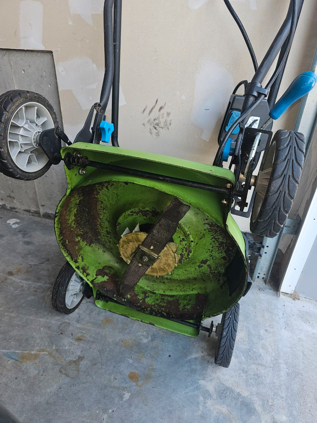 Craftsman Electric Lawn Mower in Lawnmowers & Leaf Blowers in Peterborough - Image 2