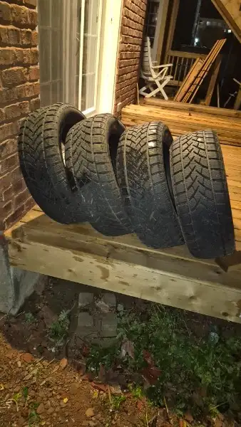 4 Pneus d'hiver 205/55R16 de marque Windforce Snowblazer. Un seul hiver, moins de 1000 km. excellent...