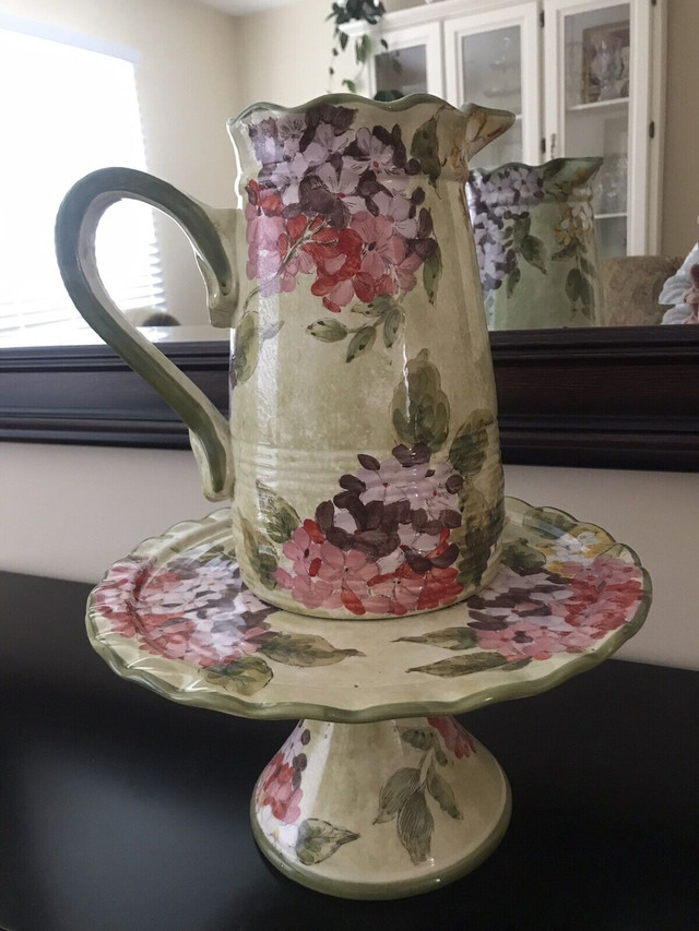 Cake plate on foot with pot in Kitchen & Dining Wares in Oshawa / Durham Region