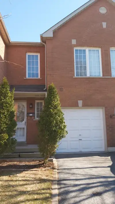 Spacious 3BR House Rental, Pickering (Scarb/Rouge Forest)