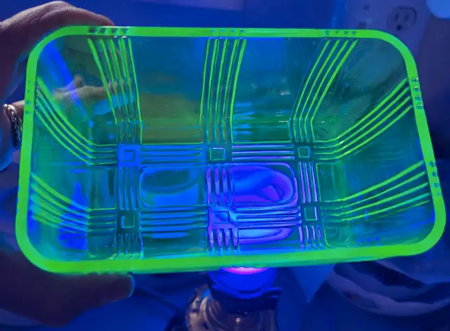 Vintage Green Uranium Vaseline Depression Glass Dish in Arts & Collectibles in Oshawa / Durham Region - Image 2