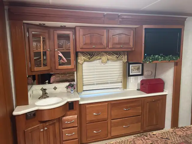 DIESEL 2005 TIFFIN ALLEGRO BUS MOTORHOME in RVs & Motorhomes in Delta/Surrey/Langley - Image 11