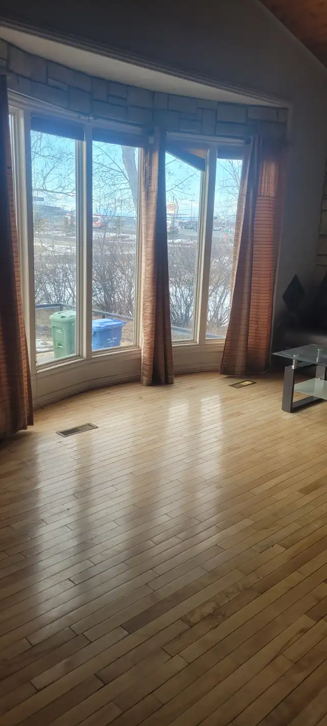 Very close to Tuscany c-train station room for rent in calgary in Room Rentals & Roommates in Calgary - Image 5