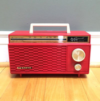 Vintage Sanyo AM Shortwave Battery Radio Model 6C-117D