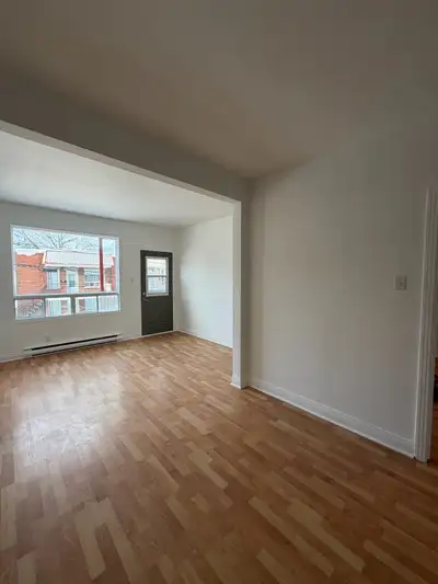Disponible immédiatement! Bel appartement lumineux comprenant 2 chambres fermées et un salon double....