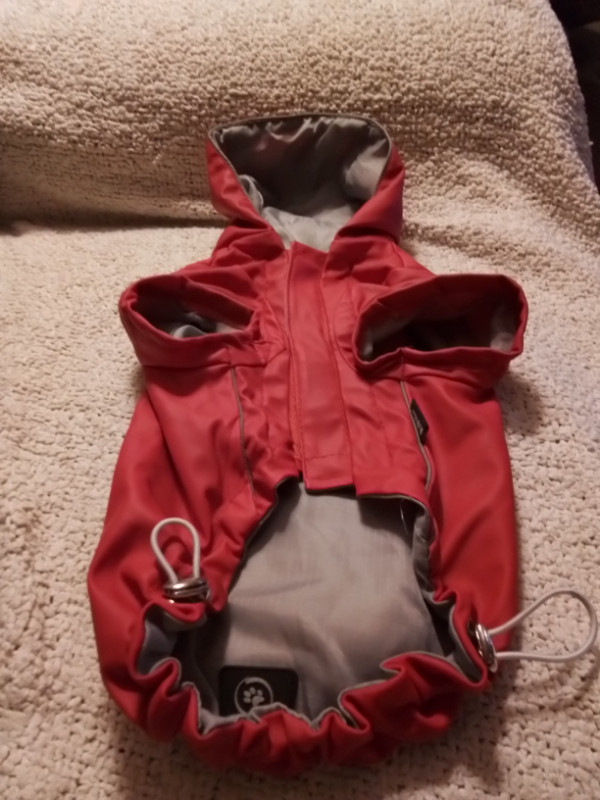 Manteau imperméable pour chien taille M  (Aden) jamais porté dans Accessoires  à Longueuil/Rive Sud