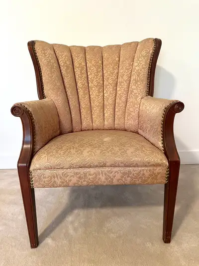 Fauteuil datant du début du siècle. En très bon état. Antiquité