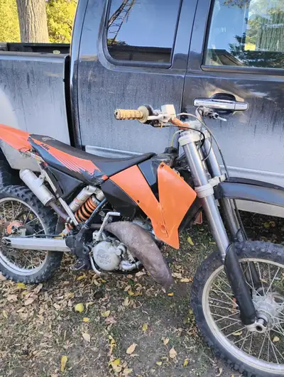 2003 KTM 125 sx runs and starts great has doma exhaust and pulls good for a 125. Missing rear plasti...