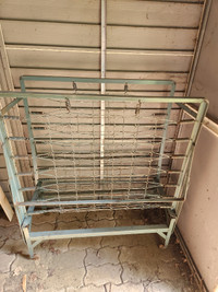 Army cot/folding bed