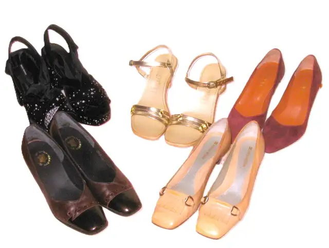 15 Paires de souliers de 5 et demi à 7 in Women's - Shoes in Québec City - Image 2