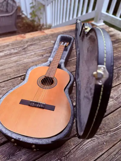 La Patrie Étude Classical Guitar with Hard Case, View more