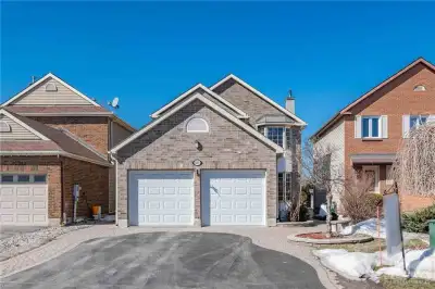 Beautiful and large home in Pineview area, 5 minute walk to Costco business center. Close to highway...
